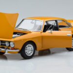 Alfa Romeo 1750 GTV Jaune Norev 1:18 - image 2 of 7