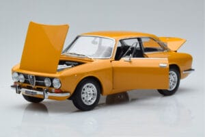 Alfa Romeo 1750 GTV Jaune Norev 1:18 187910 Métal — image 2 sur 7