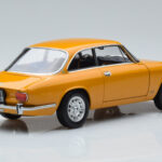 Alfa Romeo 1750 GTV Jaune Norev 1:18 - image 3 of 7