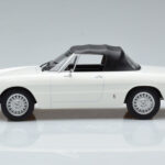 Alfa Romeo 2000 Spider Blanc Norev 1:18 - image 3 of 7