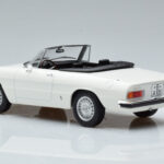 Alfa Romeo 2000 Spider Blanc Norev 1:18 - image 6 of 7