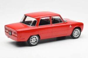 Alfa Romeo Giulia Nuova Super Rouge Custom Wheels MCG 1:18 MCG18333 Métal — image 2 sur 6