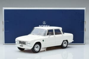 Alfa Romeo Giulia Ti Super Norev 1:18 187970 Métal — image 6 sur 6