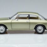 Alfa Romeo GTV 2000 Vert Édition Limitée Norev 1:18 187913 Métal - image 4 of 7