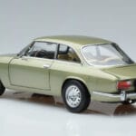 Alfa Romeo GTV 2000 Vert Édition Limitée Norev 1:18 187913 Métal - image 6 of 7