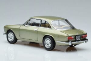 Alfa Romeo GTV 2000 Vert Édition Limitée Norev 1:18 187913 Métal — image 6 sur 7