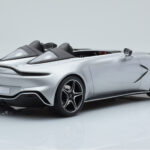 Aston Martin V12 Speedster Argent GT Spirit 1:18 - image 2 of 6