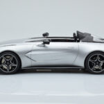 Aston Martin V12 Speedster Argent GT Spirit 1:18 - image 3 of 6