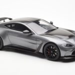 Aston Martin V12 Vantage Magnetic Argent GT Spirit 1:18 GT443 - image 4 of 6