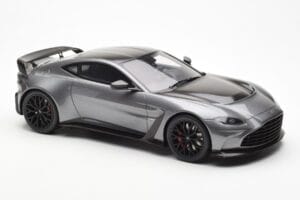 Aston Martin V12 Vantage Magnetic Argent GT Spirit 1:18 GT443 Résine — image 4 sur 6