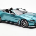 Aston Martin V12 Vantage Roadster Tayos Turquoise Vert GT Spirit 1:18 GT445 - image 4 of 6