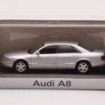 Audi A8 D2 Argent Bande Verte Minichamps 1:43 - image 4 of 4
