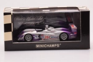 Audi R8 LMP900 #28 F. Biela / P. Kaffer / A. McNish 12 Hours of Sebring Winner 2004 Minichamps 1:43 4000412328 Métal — image 4 sur 4