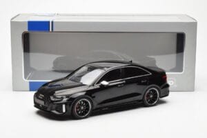 Audi RS3 8Y Berline Noir MCG 1:18 MCG18450 Métal — image 6 sur 6