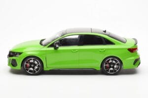 Audi RS3 8Y Berline Vert MCG 1:18 MCG18449 Métal — image 3 sur 6