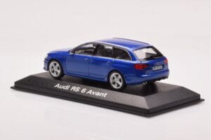 Audi RS6 C6 Sepang Bleu Minichamps 1:43 5010710223 Métal — image 3 sur 4