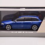Audi RS6 C6 Sepang Bleu Minichamps 1:43 - image 4 of 4
