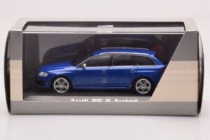 Audi RS6 C6 Sepang Bleu Minichamps 1:43 5010710223 Métal — image 4 sur 4