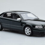 Audi S8 D2 Vert Otto 1:18 - image 4 of 6