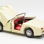 Austin-Healey Sprite Mk I Open Old English Blanc Kyosho 1:18 - image 5 of 8