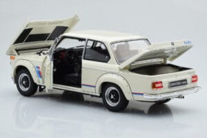BMW 2002 Turbo Blanc Kyosho 1:18 08544W Métal — image 3 sur 8
