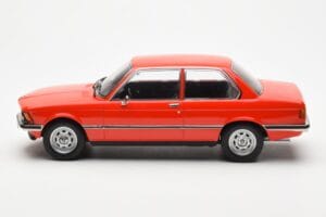 BMW 318 E21 Rouge KK-Scale 1:18 KKDC180041 Métal — image 3 sur 6