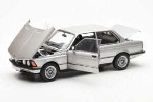 BMW 323i E21 Aspen Argent AUTOart 1:18 80430433552 Métal — image 2 sur 8
