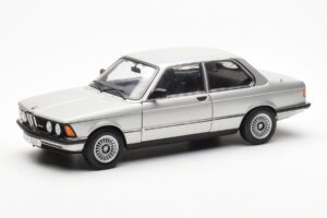BMW 323i E21 Aspen Argent AUTOart 1:18 80430433552