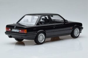 BMW 325i E30 Noir Norev 1:18 183203 Métal — image 2 sur 6