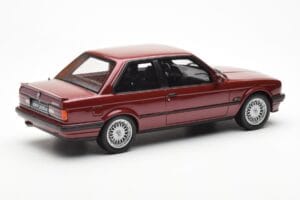 BMW 325i E30 Bordeaux Metallic Otto 1:18 OT102 Résine — image 2 sur 6