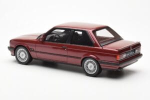 BMW 325i E30 Bordeaux Metallic Otto 1:18 OT102 Résine — image 5 sur 6