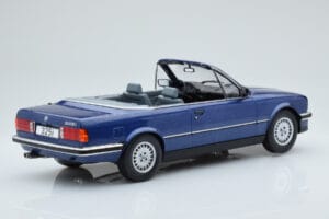 BMW 325i E30 Cabriolet Bleu MCG 1:18 MCG18381 Métal — image 2 sur 5