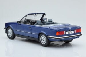 BMW 325i E30 Cabriolet Bleu MCG 1:18 MCG18381 Métal — image 4 sur 5