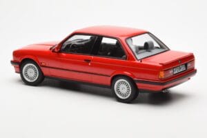 BMW 325i E30 Rouge Norev 1:18 183202 Métal — image 5 sur 6