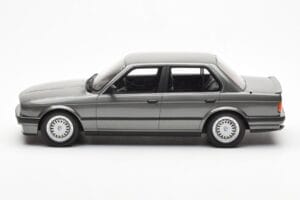 BMW 325i E30 Berline Dolphin Gris Otto 1:18 OT819 Résine — image 3 sur 6