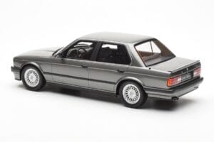 BMW 325i E30 Berline Dolphin Gris Otto 1:18 OT819 Résine — image 5 sur 6