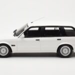 BMW 325i E30 Touring M Package Blanc Otto 1:18 - image 3 of 5