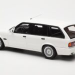 BMW 325i E30 Touring M Package Blanc Otto 1:18 - image 4 of 5
