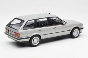 BMW 325i E30 Touring Argent Norev 1:18 183216 Métal — image 2 sur 6