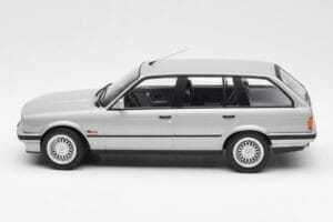 BMW 325i E30 Touring Argent Norev 1:18 183216 Métal — image 3 sur 6