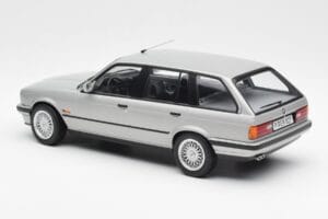 BMW 325i E30 Touring Argent Norev 1:18 183216 Métal — image 5 sur 6