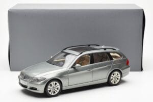 BMW 330i E91 Touring Gris Metallic Kyosho 1:18 80430394359 Métal — image 8 sur 8