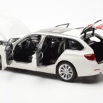 BMW 335i F31 Touring Alpine Blanc Paragon 1:18 - image 5 of 8