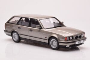 BMW 530i E34 Touring Gris Métallisé MCG 1:18 MCG18330 Métal — image 4 sur 6