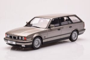 BMW 530i E34 Touring Gris Métallisé MCG 1:18 MCG18330