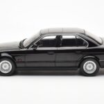 BMW 540i E34 Noir Metallic MCG 1:18 - image 3 of 6