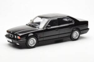 BMW 540i E34 Noir Metallic MCG 1:18 MCG18157