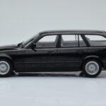 BMW 540i E34 Touring Noir Métallisé MCG 1:18 - image 3 of 6