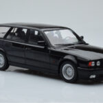 BMW 540i E34 Touring Noir Métallisé MCG 1:18 - image 4 of 6
