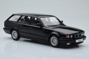 BMW 540i E34 Touring Noir Métallisé MCG 1:18 MCG18329 Métal — image 4 sur 6